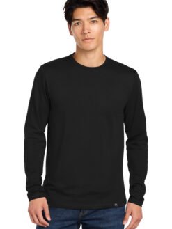 New Era  ®  Heritage Blend Long Sleeve Crew Tee. NEA102